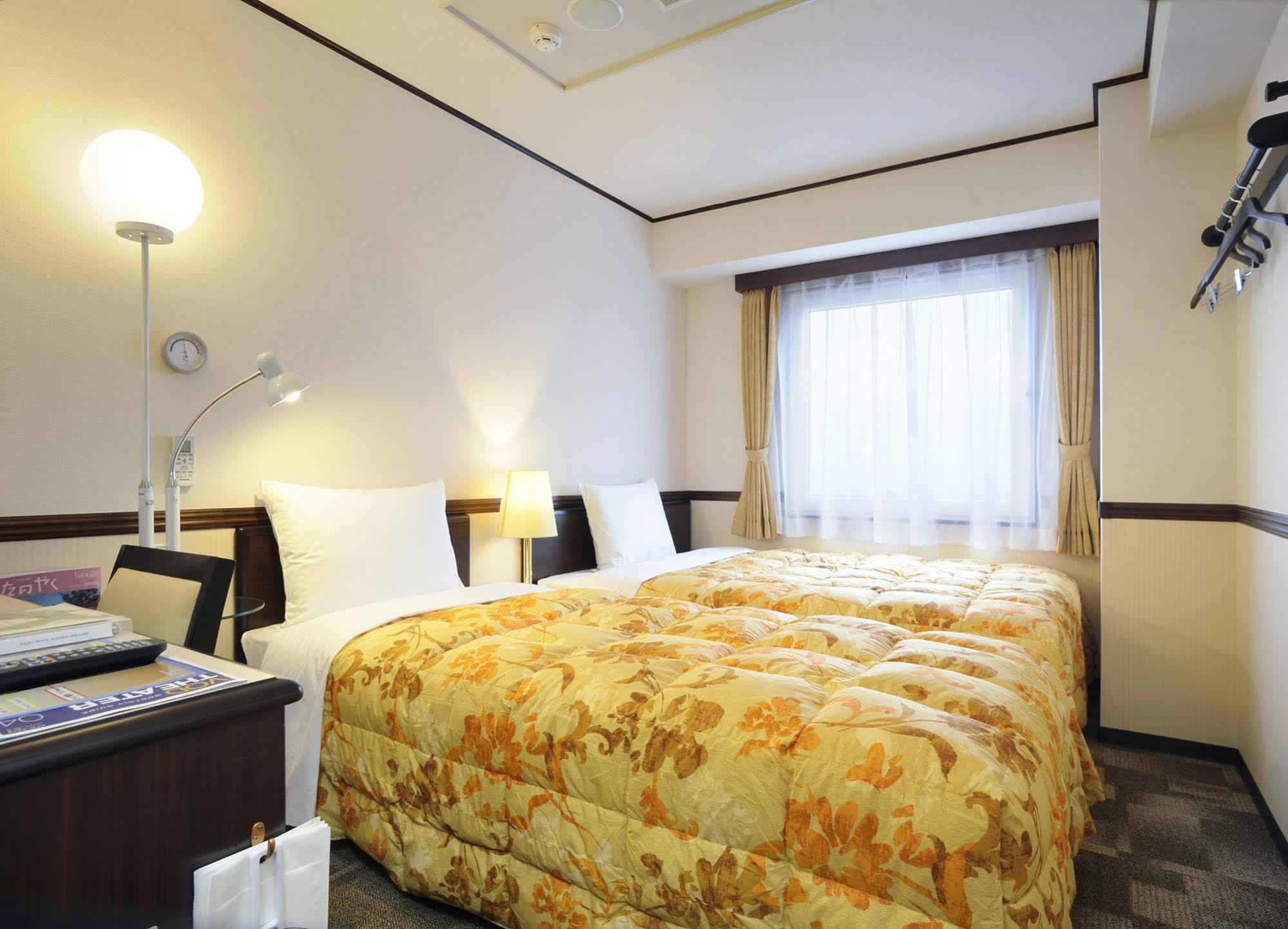 Toyoko Inn Misato Ekimae מראה חיצוני תמונה